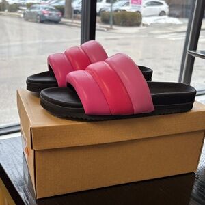 ROAM- Puffy Slide Sandals - Fuchsia